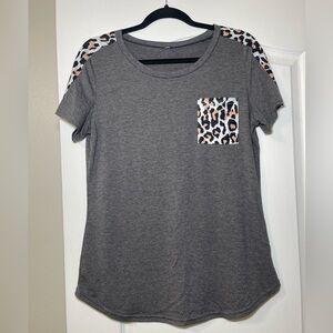 Gray Leopard Print Pocket Women's Short Sleeve Top